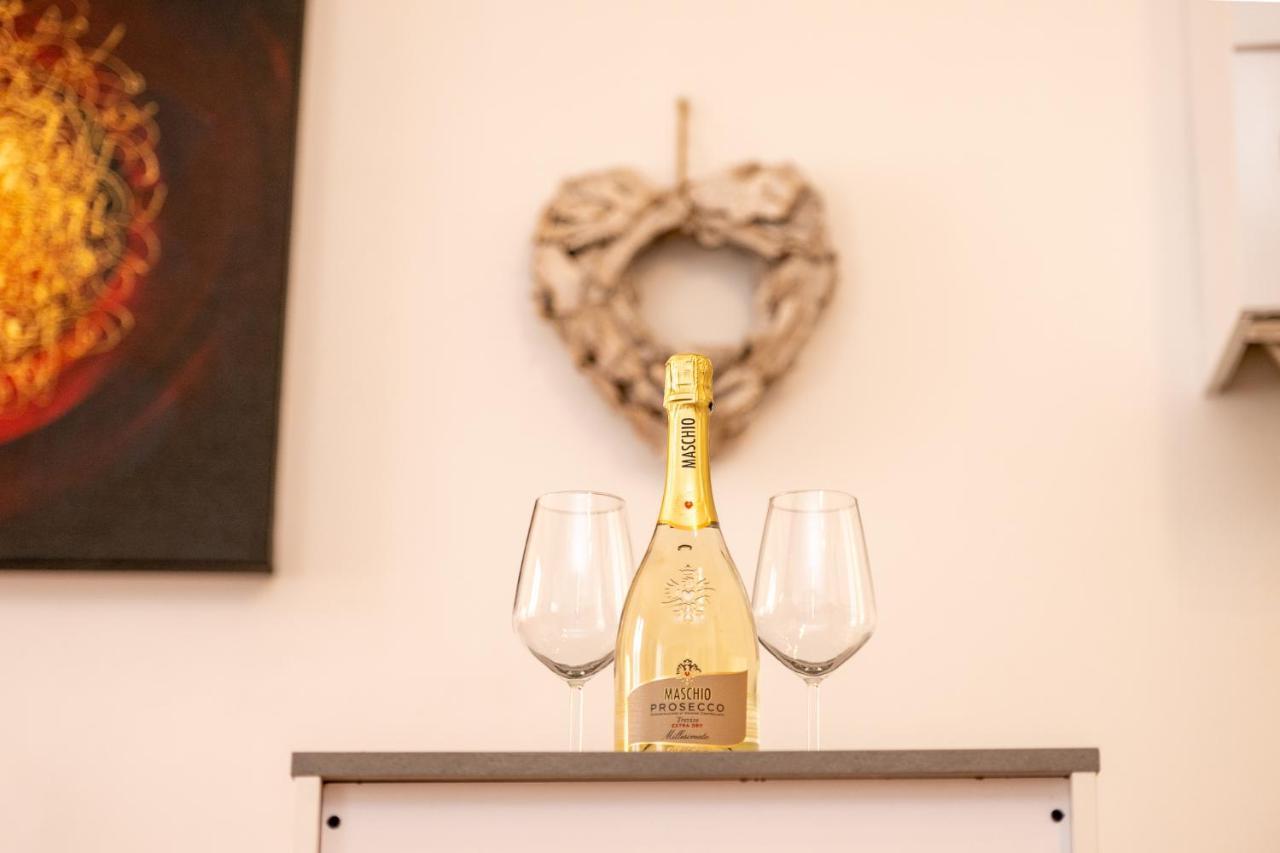 Portatorre Suite, A Charming Apartment In The Heart Of Como, Free Private Parking, Air Conditioning & More! Eksteriør billede