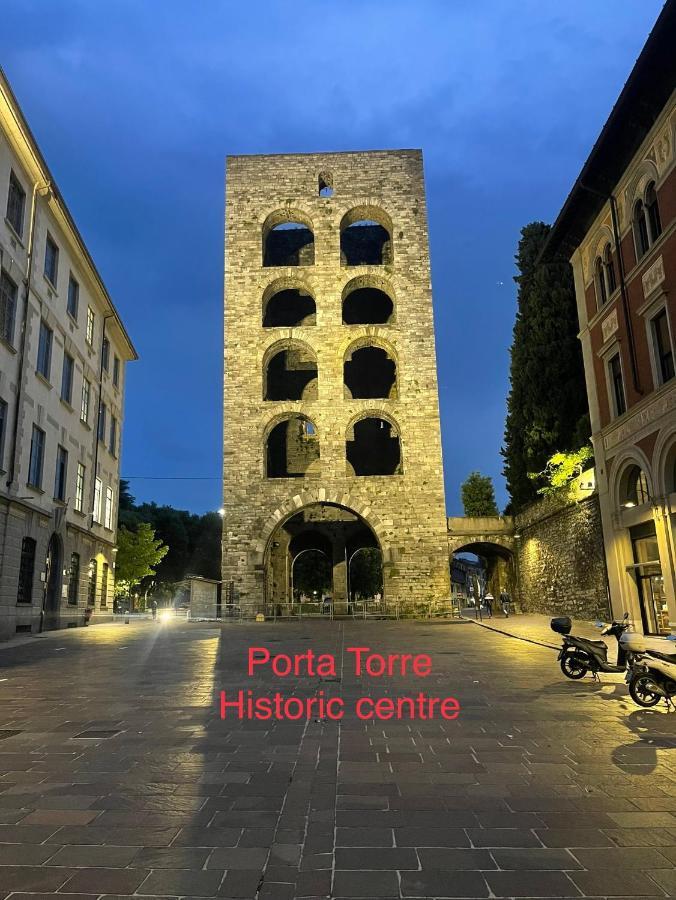 Portatorre Suite, A Charming Apartment In The Heart Of Como, Free Private Parking, Air Conditioning & More! Eksteriør billede