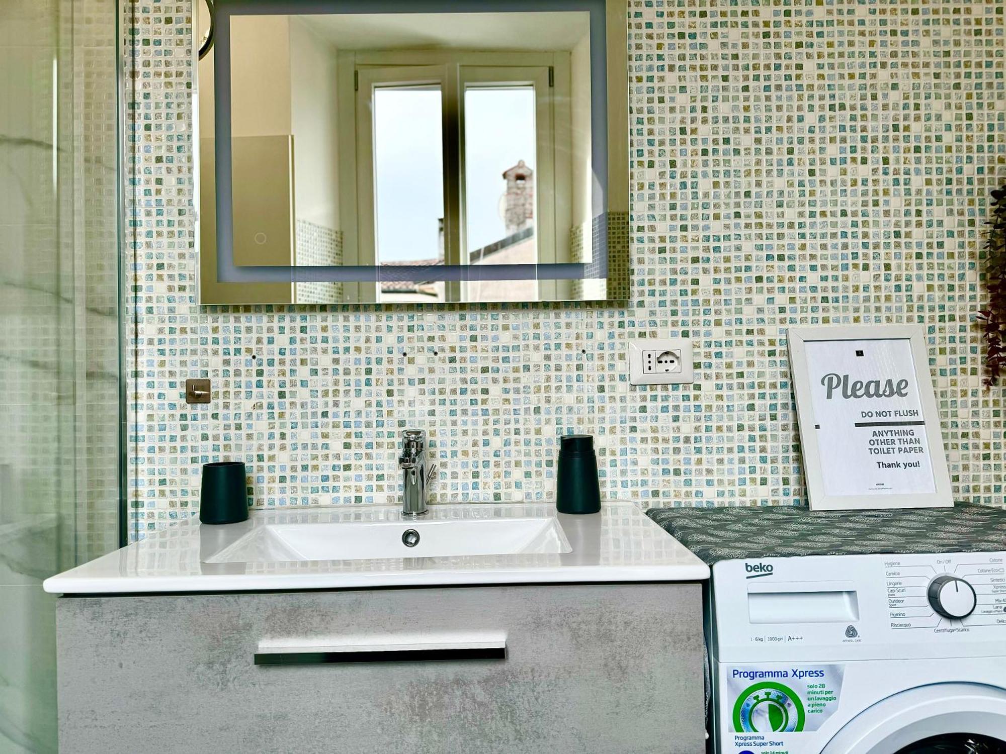 Portatorre Suite, A Charming Apartment In The Heart Of Como, Free Private Parking, Air Conditioning & More! Eksteriør billede