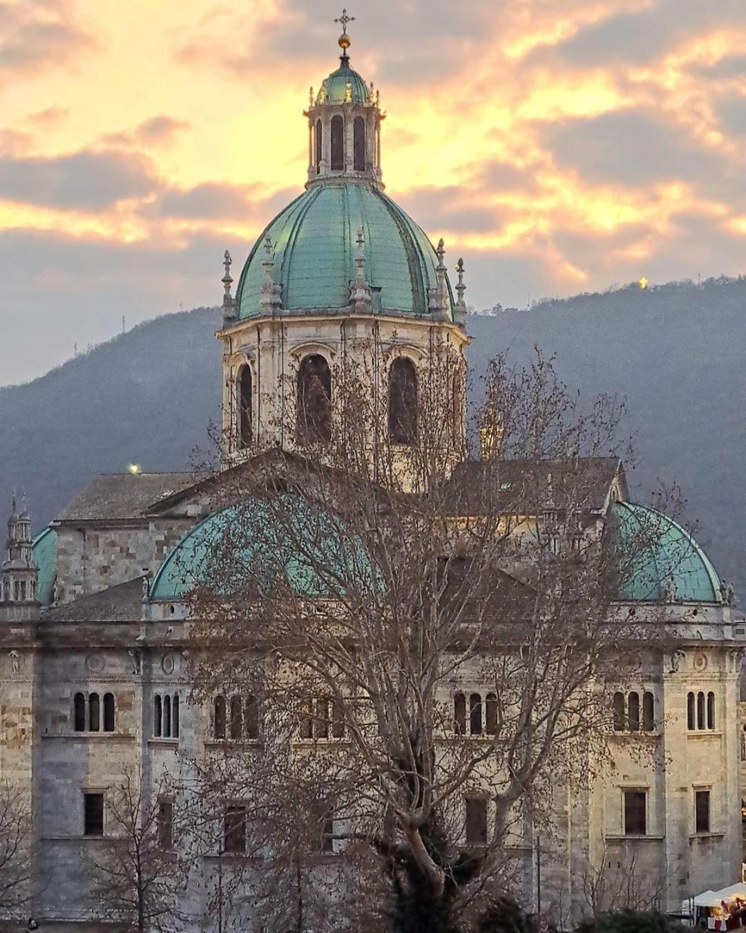 Portatorre Suite, A Charming Apartment In The Heart Of Como, Free Private Parking, Air Conditioning & More! Eksteriør billede
