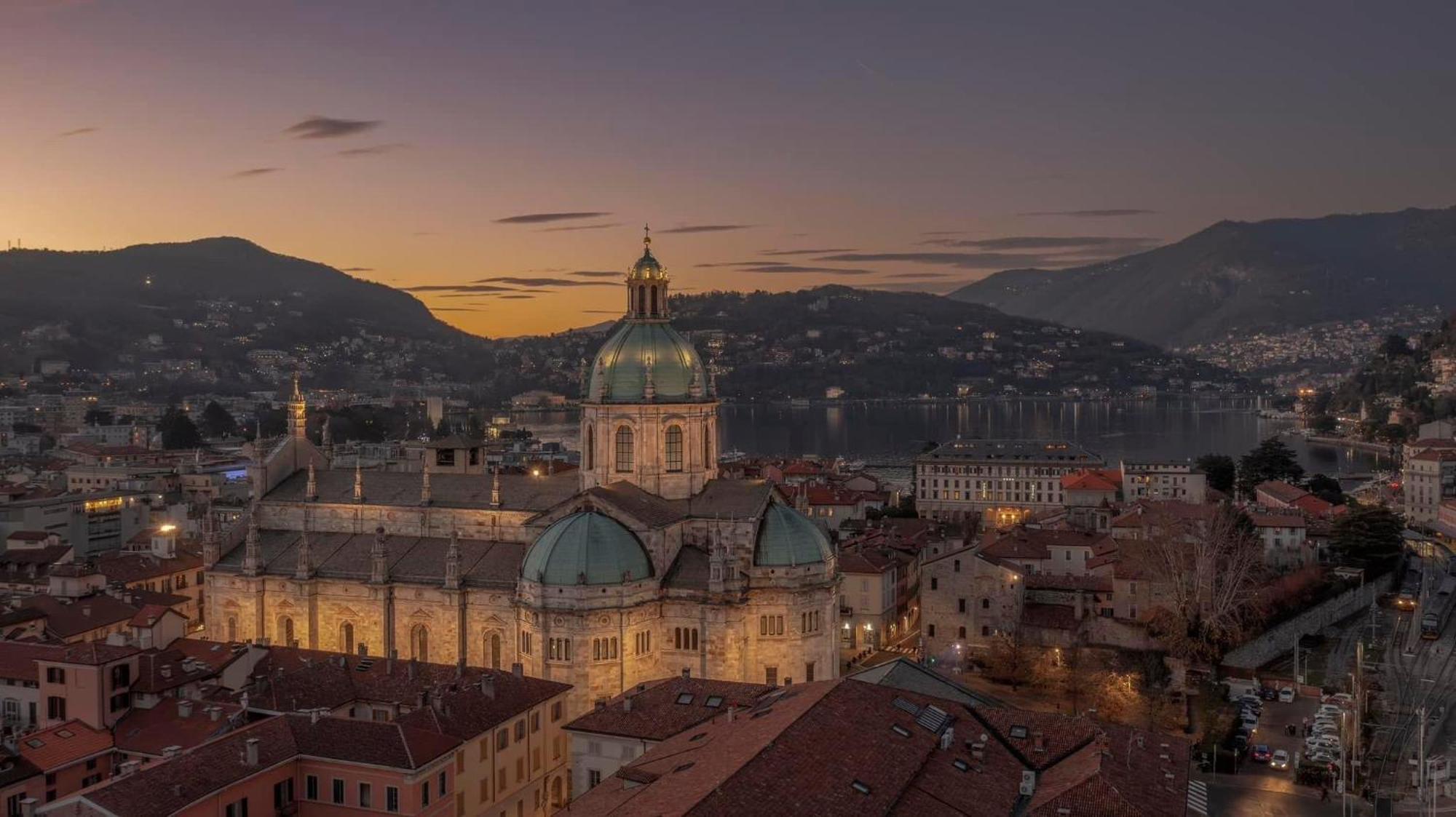 Portatorre Suite, A Charming Apartment In The Heart Of Como, Free Private Parking, Air Conditioning & More! Eksteriør billede